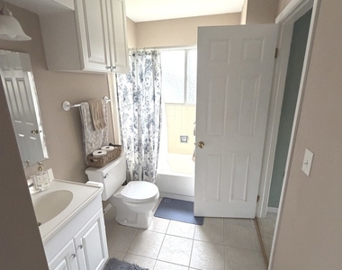 385 Sandhurst Circle - Photo Thumbnail 8