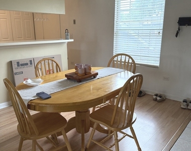 385 Sandhurst Circle - Photo Thumbnail 3