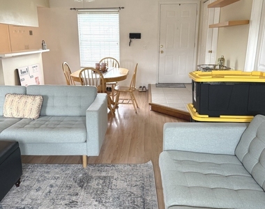 385 Sandhurst Circle - Photo Thumbnail 16