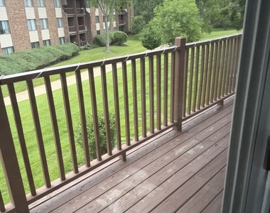 385 Sandhurst Circle - Photo Thumbnail 17