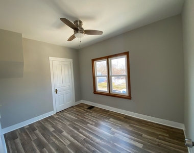 739 Iowa Avenue - Photo Thumbnail 6