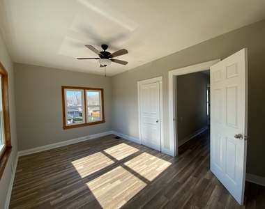 739 Iowa Avenue - Photo Thumbnail 3