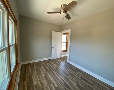 739 Iowa Avenue - Photo Thumbnail 5
