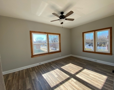 739 Iowa Avenue - Photo Thumbnail 4