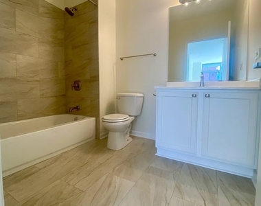 600 N Dearborn Street - Photo Thumbnail 7