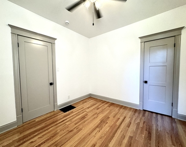 2424 N Mozart Street - Photo Thumbnail 12