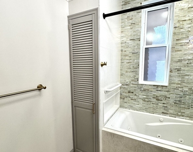 2424 N Mozart Street - Photo Thumbnail 18