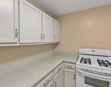 2211 S Stewart Avenue - Photo Thumbnail 9