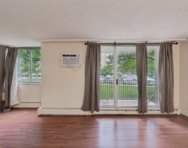 2211 S Stewart Avenue - Photo Thumbnail 6