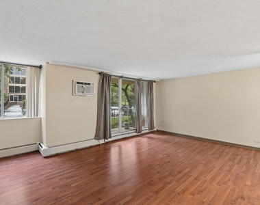 2211 S Stewart Avenue - Photo Thumbnail 5