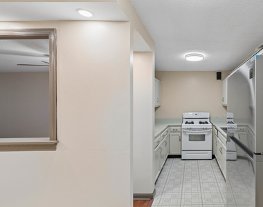 2211 S Stewart Avenue - Photo Thumbnail 10