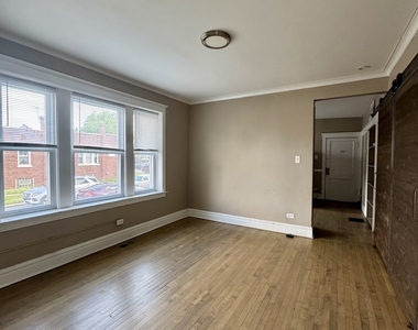 2345 Cuyler Avenue - Photo Thumbnail 4