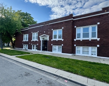 2345 Cuyler Avenue - Photo Thumbnail 1