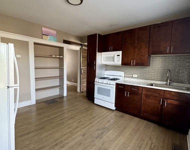 2345 Cuyler Avenue - Photo Thumbnail 2