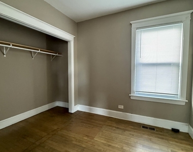 2345 Cuyler Avenue - Photo Thumbnail 7