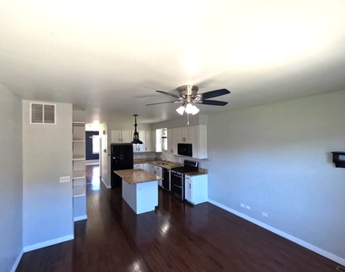 3629 S Indiana Avenue - Photo Thumbnail 1