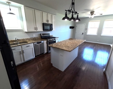 3629 S Indiana Avenue - Photo Thumbnail 2