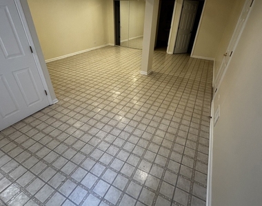 786 Greenwood Road - Photo Thumbnail 15