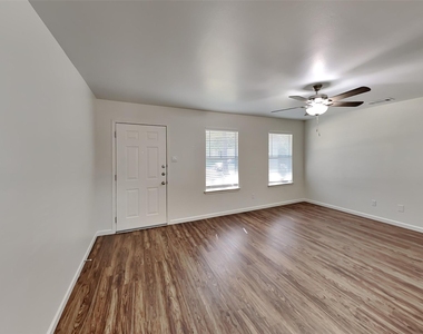 16778 Fallen Timbers Drive - Photo Thumbnail 4