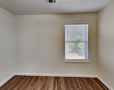 16778 Fallen Timbers Drive - Photo Thumbnail 18