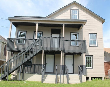 1015 30th Street - Photo Thumbnail 1