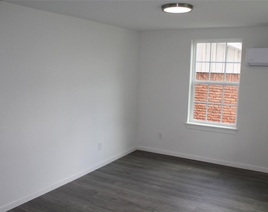 1015 30th Street - Photo Thumbnail 8