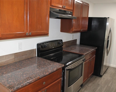 1015 30th Street - Photo Thumbnail 11