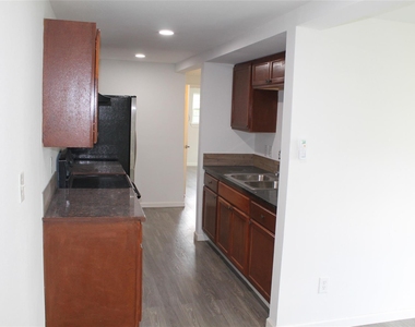 1015 30th Street - Photo Thumbnail 9