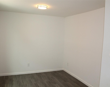 1015 30th Street - Photo Thumbnail 14