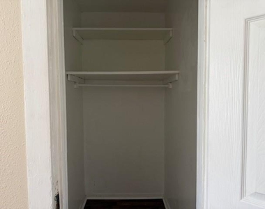 203 S Randolph - Photo Thumbnail 3