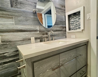 829 Wax Myrtle Lane - Photo Thumbnail 10