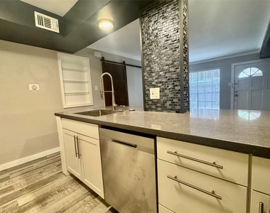 829 Wax Myrtle Lane - Photo Thumbnail 5