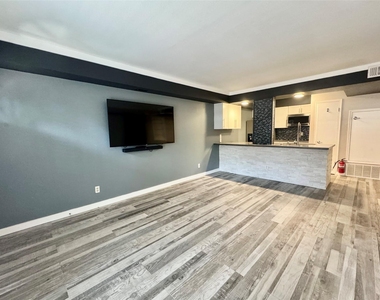 829 Wax Myrtle Lane - Photo Thumbnail 1