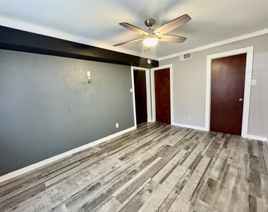 829 Wax Myrtle Lane - Photo Thumbnail 8