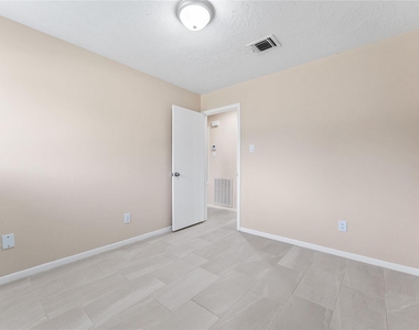 1431 Epsilon Street - Photo Thumbnail 16