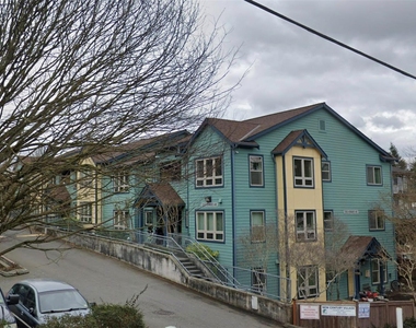 2503 Howard Ave - Photo Thumbnail 4