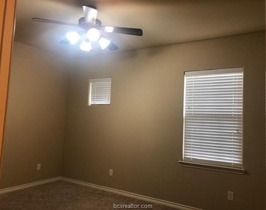 441 Momma Bear Drive - Photo Thumbnail 3