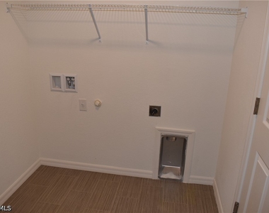 18080 Dublin Avenue - Photo Thumbnail 24