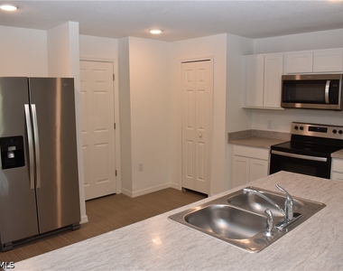 18080 Dublin Avenue - Photo Thumbnail 3