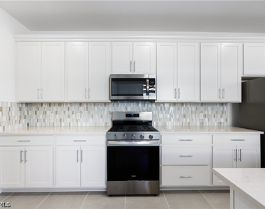 19226 Hinkley Drive - Photo Thumbnail 10