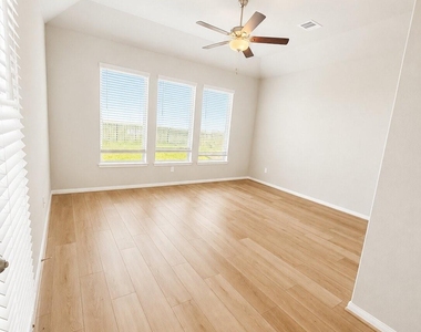 10507 Bright Cloud Drive - Photo Thumbnail 12