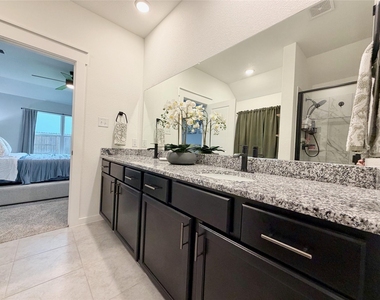 4724 Peony Green Drive - Photo Thumbnail 32
