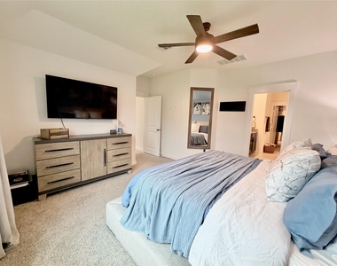4724 Peony Green Drive - Photo Thumbnail 27