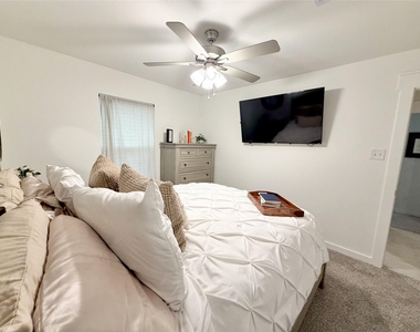 4724 Peony Green Drive - Photo Thumbnail 10