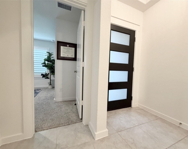 4724 Peony Green Drive - Photo Thumbnail 4