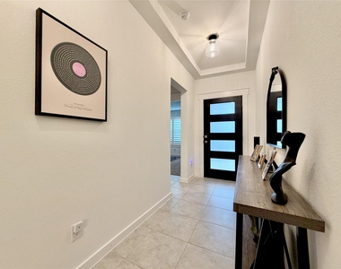 4724 Peony Green Drive - Photo Thumbnail 7