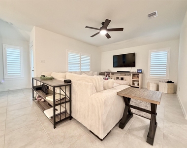 4724 Peony Green Drive - Photo Thumbnail 20
