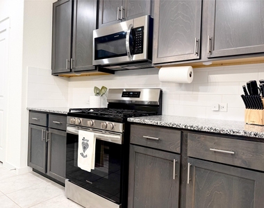 4724 Peony Green Drive - Photo Thumbnail 15