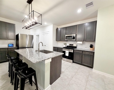 4724 Peony Green Drive - Photo Thumbnail 14