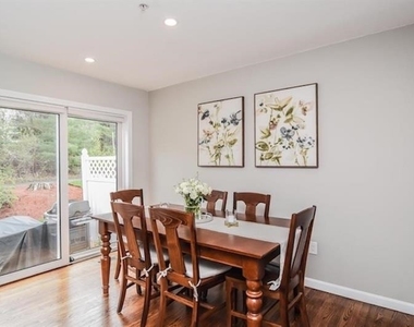 14 Georgetowne - Photo Thumbnail 10